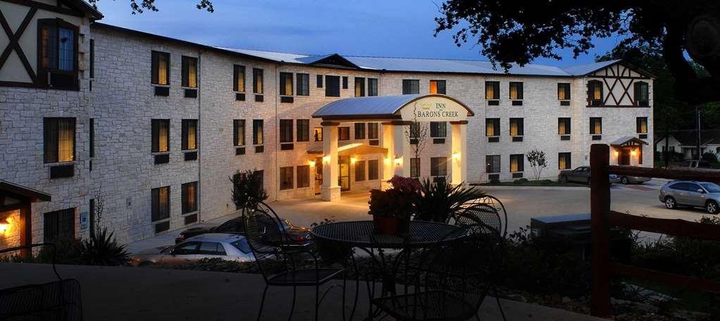 Inn On Barons Creek Fredericksburg Exterior photo