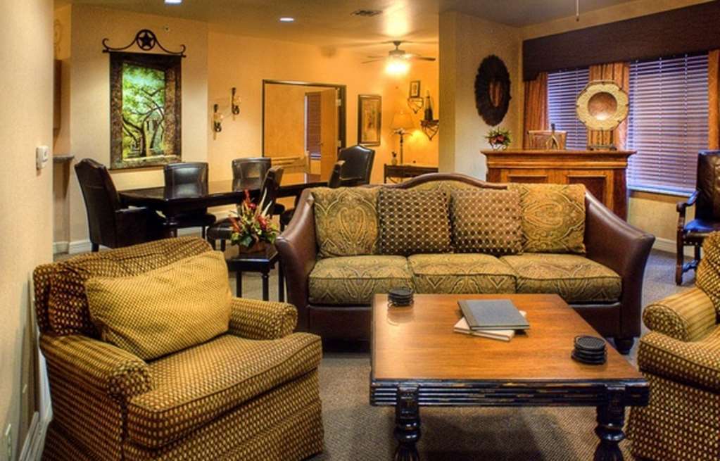 Inn On Barons Creek Fredericksburg Room photo