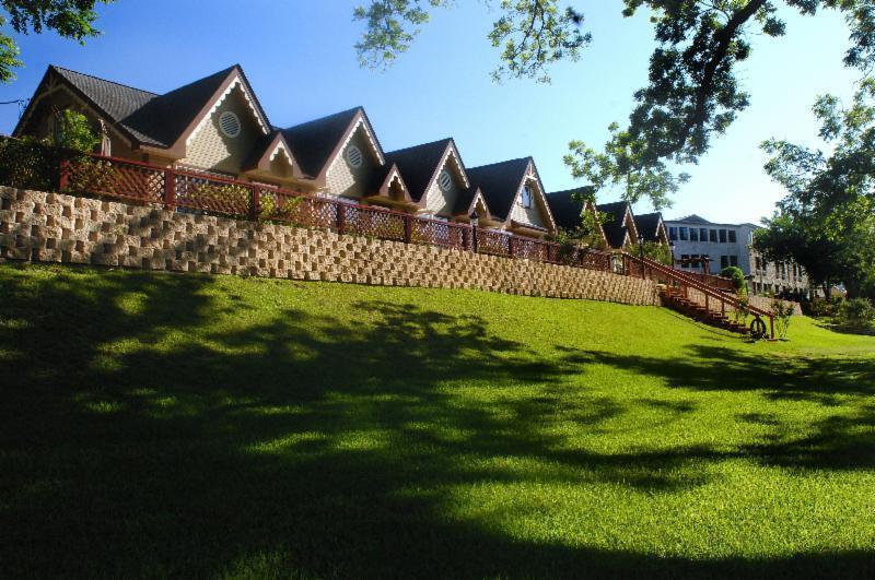 Inn On Barons Creek Fredericksburg Exterior photo