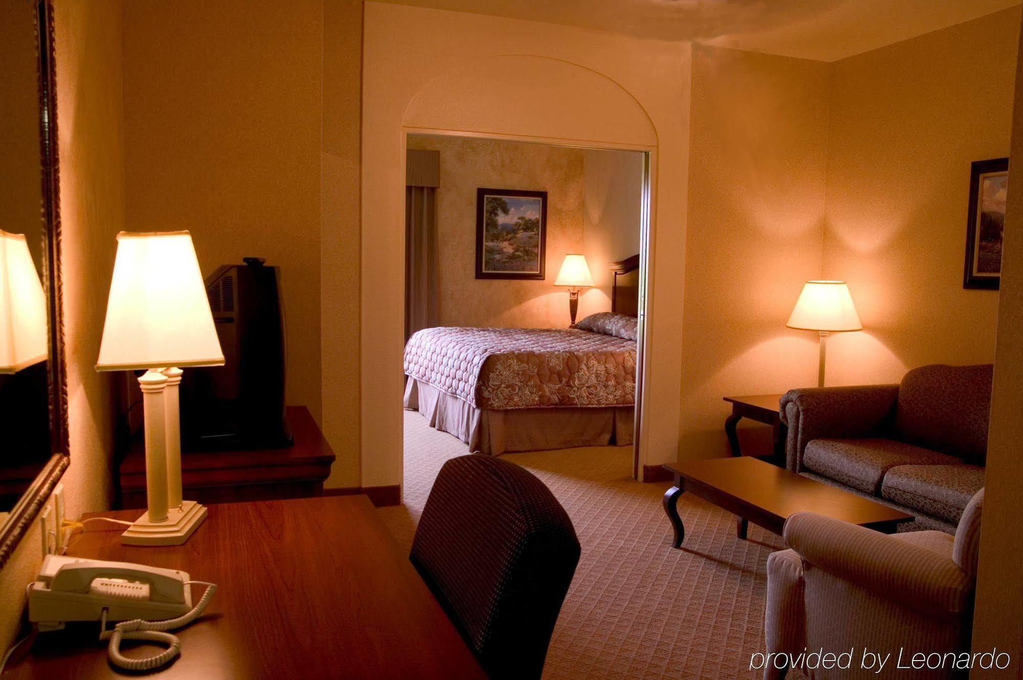 Inn On Barons Creek Fredericksburg Room photo