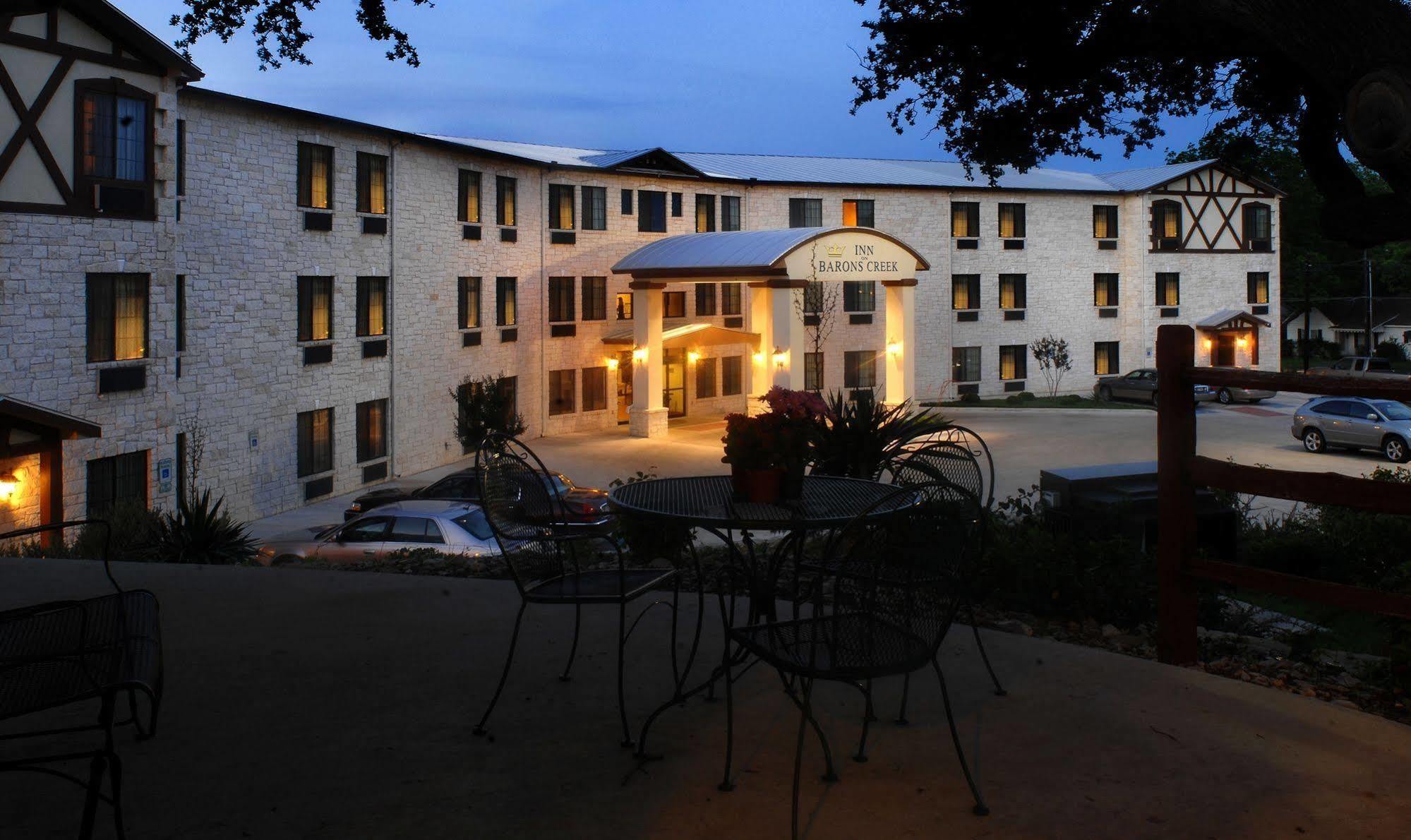 Inn On Barons Creek Fredericksburg Exterior photo