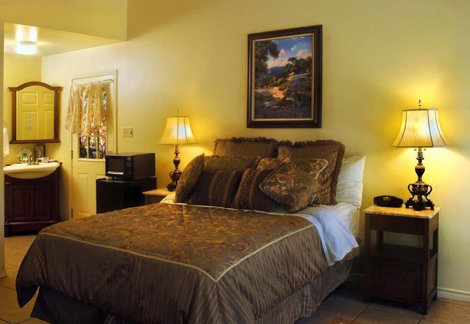 Inn On Barons Creek Fredericksburg Exterior photo